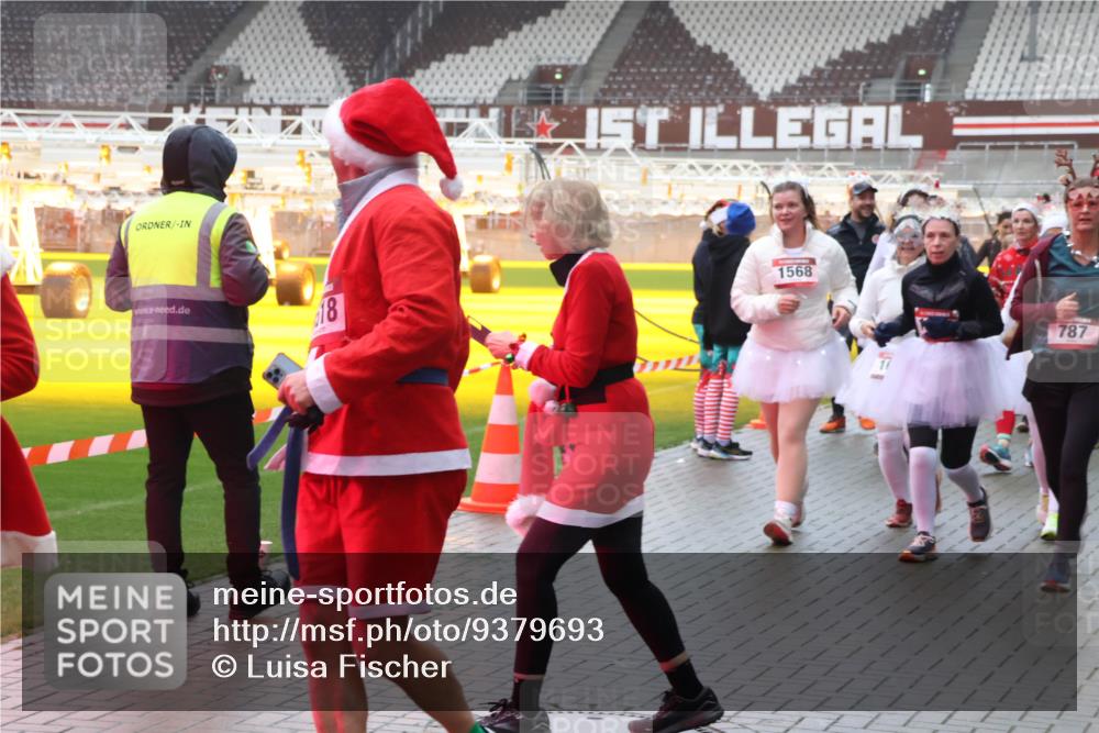 07.12.2025 - St. Pauli X-Mass-Run No. 15 Luisa Fischer http://msf.ph/oto/9379693 07.12.2025 11:11:51 Ziel 18, 1568, 787, 48, 171, 182, 190, 411, 660, 667, 669, 689, 690, 697, 698, 777, 787, 788, 812, 815, 817, 832, 841, 909, 1145, 1146, 1147, 1309, 1321, 1518, 1519, 1557, 1565, 1568, 1589, 1619, 1707, 1711, 1714, 1767, 1770, 2258, 2742, 4801, 4805, 4806, 4810, 4813, 5005, 5006 meine-sportfotos.de
