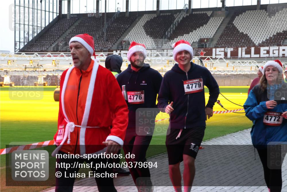 07.12.2025 - St. Pauli X-Mass-Run No. 15 Luisa Fischer http://msf.ph/oto/9379694 07.12.2025 10:35:57 Ziel 44, 4776, 4779, 4772, 998, 1100, 1365, 1822, 2353, 2406, 2422, 2489, 2857, 2863, 3224, 3721, 4034, 4147, 4149, 4443, 4595, 4772, 4776, 4778, 4779 meine-sportfotos.de
