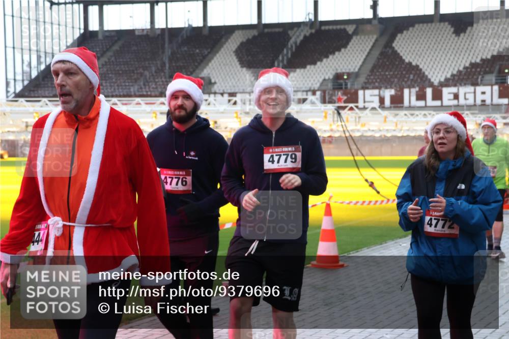 07.12.2025 - St. Pauli X-Mass-Run No. 15 Luisa Fischer http://msf.ph/oto/9379696 07.12.2025 10:35:57 Ziel 444, 4776, 4779, 4772, 998, 1100, 1365, 1822, 2353, 2406, 2422, 2489, 2857, 2863, 3224, 3721, 4034, 4147, 4149, 4443, 4595, 4772, 4776, 4778, 4779 meine-sportfotos.de