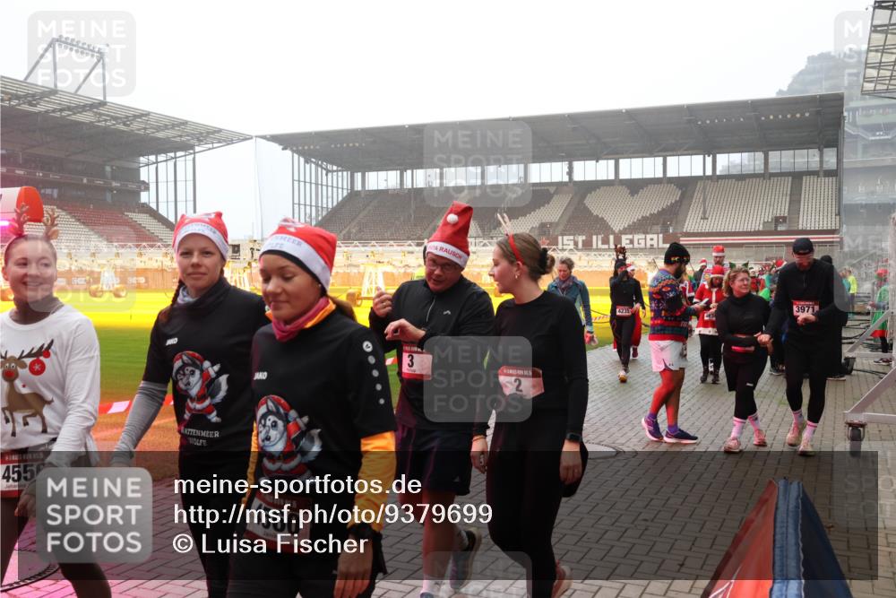07.12.2025 - St. Pauli X-Mass-Run No. 15 Luisa Fischer http://msf.ph/oto/9379699 07.12.2025 10:07:27 Ziel 00, 15, 455, 15, 4560, 4235, 3971, 150, 217, 366, 421, 792, 867, 972, 975, 1007, 1103, 1505, 1572, 1735, 1736, 2129, 2983, 3189, 3330, 3333, 3414, 3945, 3970, 3971, 4354, 4735, 4738 meine-sportfotos.de
