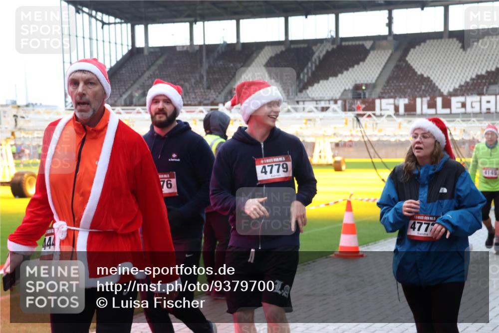 07.12.2025 - St. Pauli X-Mass-Run No. 15 Luisa Fischer http://msf.ph/oto/9379700 07.12.2025 10:35:58 Ziel 444, 76, 4779, 477, 998, 1100, 1365, 1822, 2353, 2406, 2422, 2489, 2857, 2863, 3224, 3721, 4034, 4147, 4149, 4443, 4595, 4772, 4776, 4778, 4779 meine-sportfotos.de