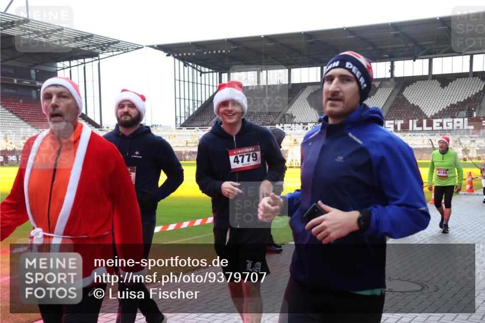 07.12.2025 - St. Pauli X-Mass-Run No. 15 Luisa Fischer http://msf.ph/oto/9379707 07.12.2025 10:35:59 Ziel 15, 4779, 4149, 998, 1100, 1365, 1822, 2353, 2406, 2422, 2489, 2857, 2863, 3224, 3721, 4034, 4147, 4149, 4443, 4595, 4772, 4776, 4778, 4779 meine-sportfotos.de
