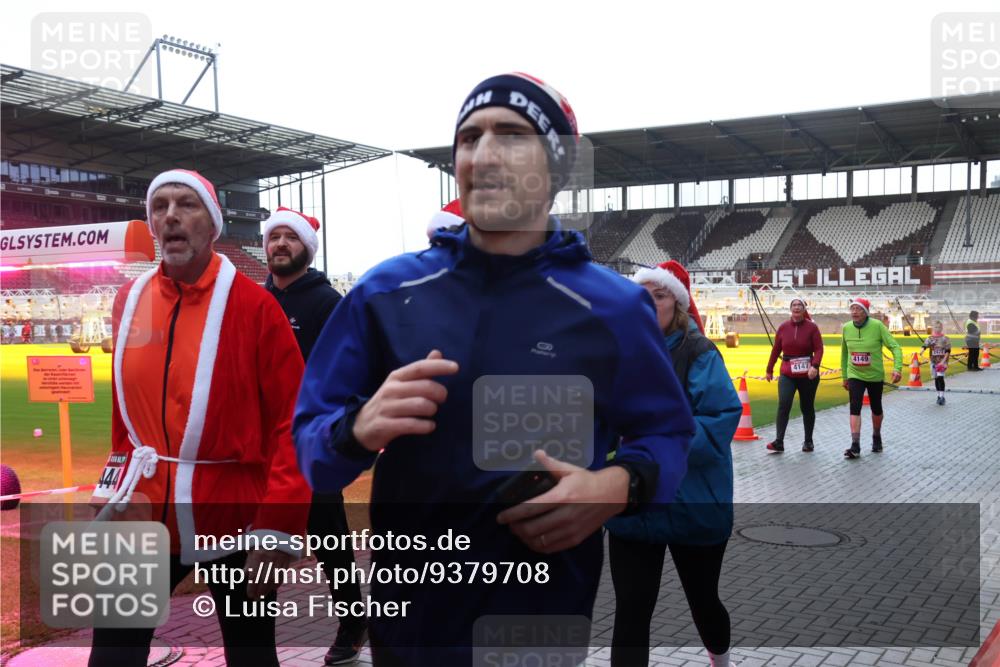 07.12.2025 - St. Pauli X-Mass-Run No. 15 Luisa Fischer http://msf.ph/oto/9379708 07.12.2025 10:35:59 Ziel 444, 4147, 4149, 998, 1100, 1365, 1822, 2353, 2406, 2422, 2489, 2857, 2863, 3224, 3721, 4034, 4147, 4149, 4443, 4595, 4772, 4776, 4778, 4779 meine-sportfotos.de