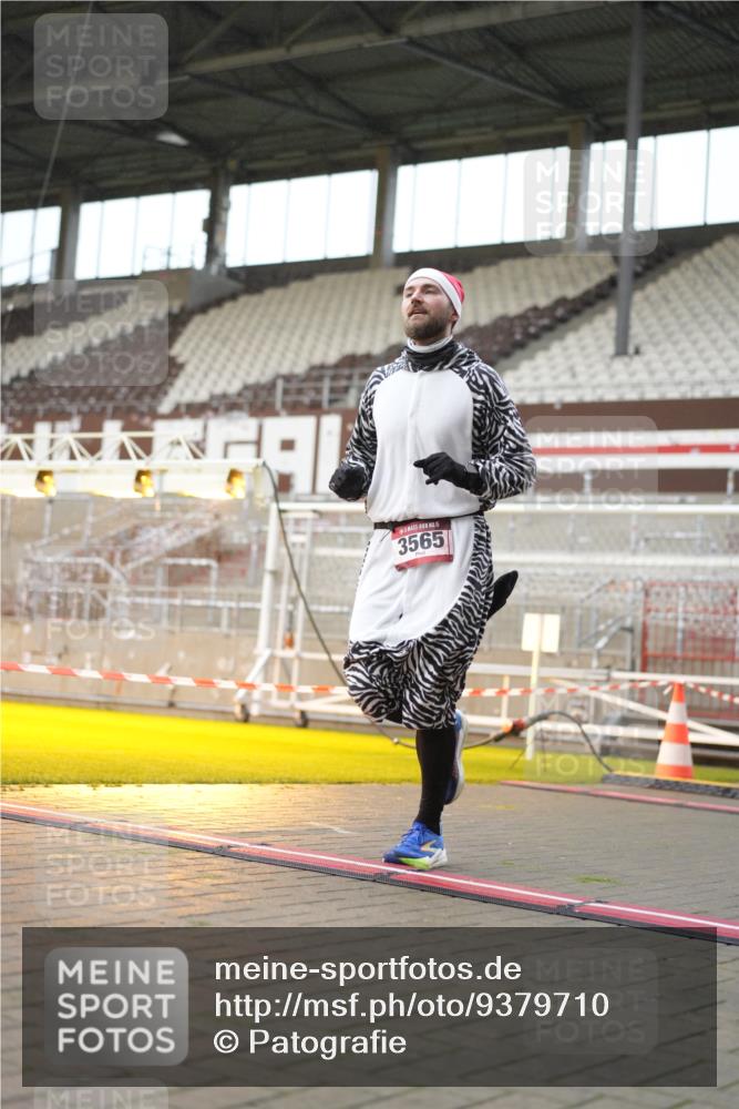 07.12.2025 - St. Pauli X-Mass-Run No. 15 Patografie http://msf.ph/oto/9379710 07.12.2025 10:14:33 Ziel 1158, 2564, 2617, 2618, 2864, 3481, 3565, 4508 meine-sportfotos.de