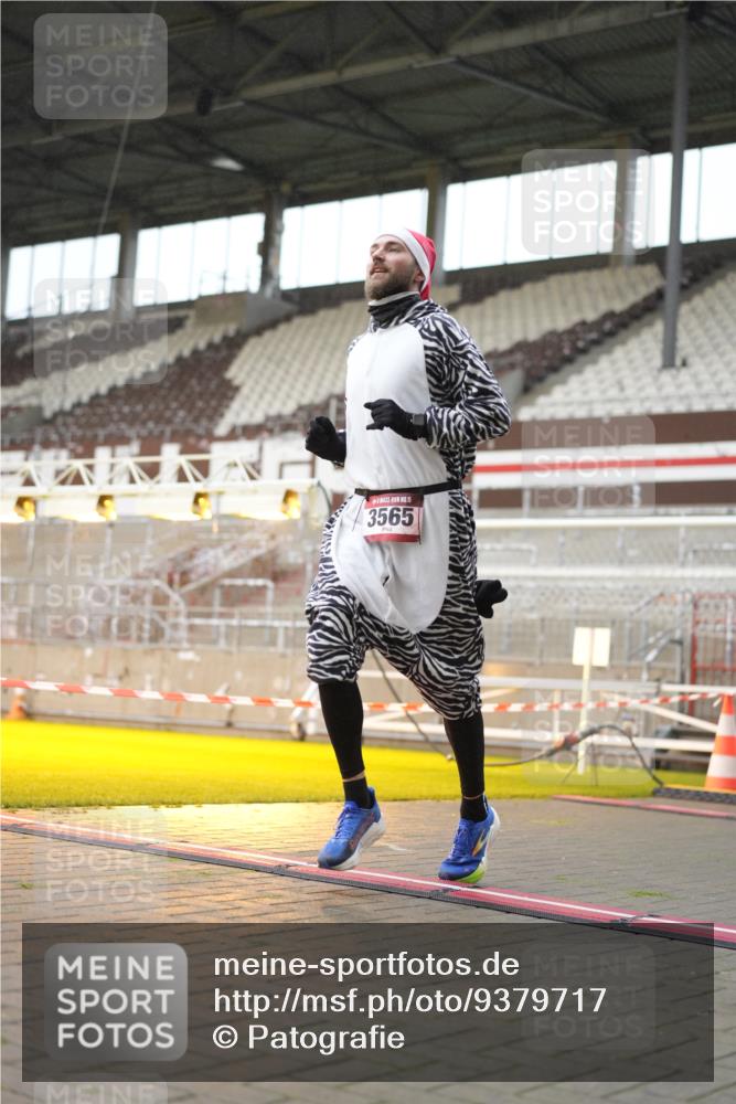 07.12.2025 - St. Pauli X-Mass-Run No. 15 Patografie http://msf.ph/oto/9379717 07.12.2025 10:14:33 Ziel 1158, 2564, 2617, 2618, 2864, 3481, 3565, 4508 meine-sportfotos.de