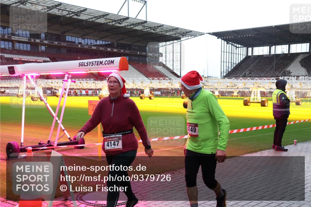 07.12.2025 - St. Pauli X-Mass-Run No. 15 Luisa Fischer http://msf.ph/oto/9379726 07.12.2025 10:36:05 Ziel 15, 4147, 149, 350, 998, 1100, 1365, 1822, 2353, 2406, 2422, 2489, 2857, 2863, 3224, 3476, 3721, 4034, 4147, 4149, 4595, 4772, 4776, 4778, 4779 meine-sportfotos.de