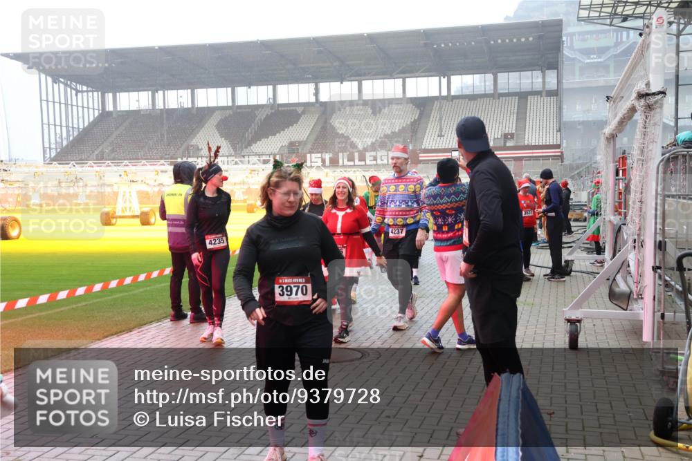 07.12.2025 - St. Pauli X-Mass-Run No. 15 Luisa Fischer http://msf.ph/oto/9379728 07.12.2025 10:07:31 Ziel 4235, 4237, 1, 3970, 3537, 150, 217, 256, 265, 272, 366, 421, 517, 657, 685, 716, 767, 792, 867, 972, 975, 1007, 1103, 1187, 1234, 1505, 1572, 1735, 1736, 2129, 2983, 3189, 3330, 3333, 3414, 3945, 3970, 3971, 4354, 4735, 4738 meine-sportfotos.de