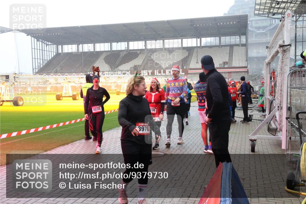 07.12.2025 - St. Pauli X-Mass-Run No. 15 Luisa Fischer http://msf.ph/oto/9379730 07.12.2025 10:07:32 Ziel 4235, 3970, 236, 3537, 217, 256, 265, 272, 366, 421, 517, 657, 685, 716, 767, 792, 867, 972, 975, 1007, 1103, 1187, 1234, 1505, 1572, 1735, 1736, 2129, 2983, 3189, 3330, 3333, 3414, 3945, 3970, 3971, 4354, 4735, 4738 meine-sportfotos.de