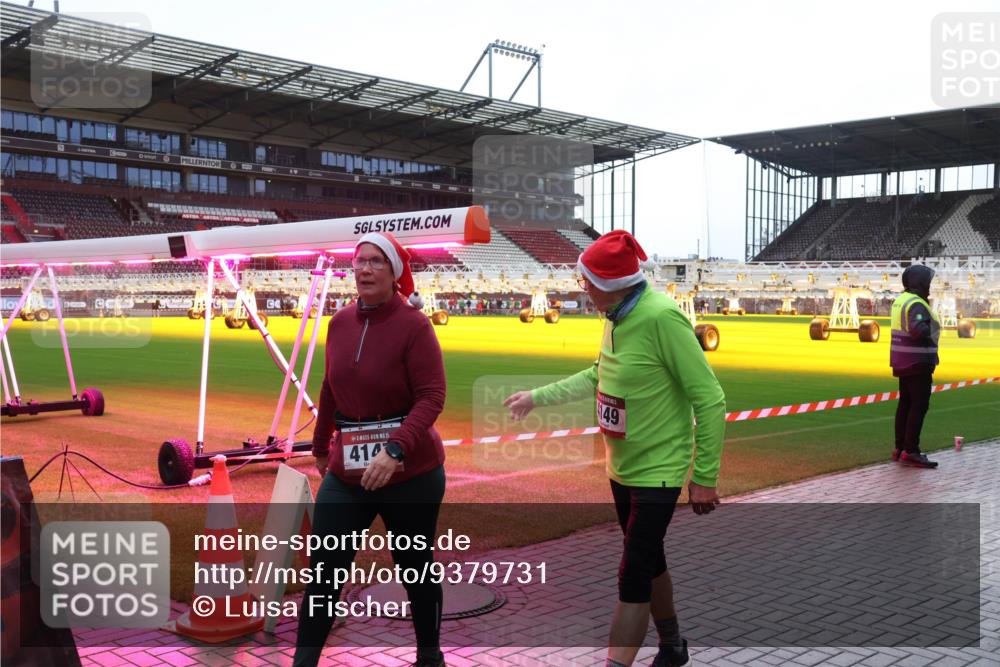 07.12.2025 - St. Pauli X-Mass-Run No. 15 Luisa Fischer http://msf.ph/oto/9379731 07.12.2025 10:36:06 Ziel 15, 414, 149, 350, 998, 1100, 1365, 1822, 2353, 2406, 2489, 3224, 3476, 3721, 4034, 4147, 4149, 4595, 4772, 4776, 4778, 4779 meine-sportfotos.de
