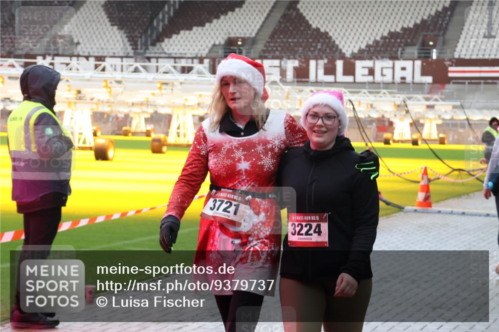 07.12.2025 - St. Pauli X-Mass-Run No. 15 Luisa Fischer http://msf.ph/oto/9379737 07.12.2025 10:36:09 Ziel 15, 3721, 15, 3224, 350, 998, 1100, 1365, 1822, 2353, 2406, 2489, 3224, 3476, 3721, 4034, 4595, 4772, 4776, 4778 meine-sportfotos.de