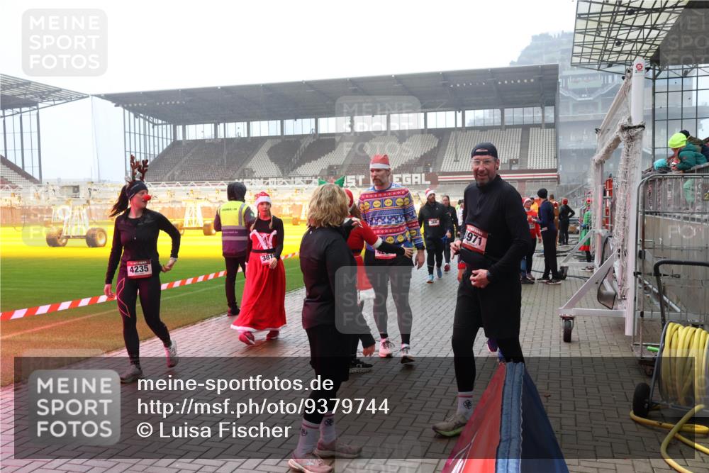 07.12.2025 - St. Pauli X-Mass-Run No. 15 Luisa Fischer http://msf.ph/oto/9379744 07.12.2025 10:07:33 Ziel 4235, 3812, 971, 217, 256, 265, 272, 366, 421, 517, 657, 685, 716, 767, 792, 867, 972, 975, 1007, 1103, 1187, 1234, 1505, 1572, 1735, 1736, 2129, 2983, 3189, 3330, 3333, 3414, 3945, 3970, 3971, 4354, 4735, 4738 meine-sportfotos.de