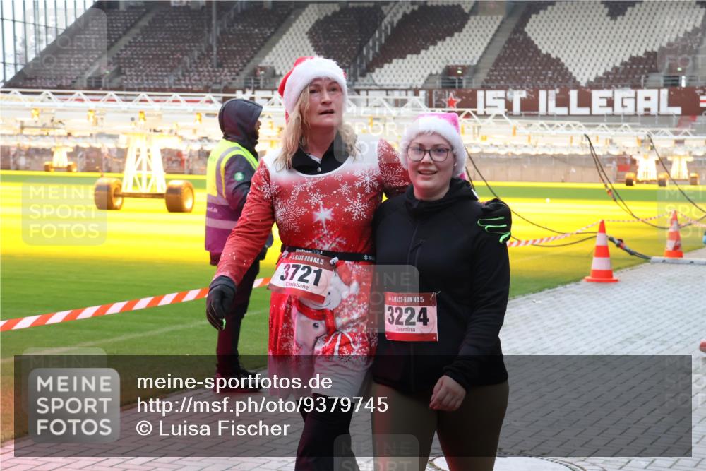 07.12.2025 - St. Pauli X-Mass-Run No. 15 Luisa Fischer http://msf.ph/oto/9379745 07.12.2025 10:36:10 Ziel 15, 3721, 15, 3224, 350, 998, 1100, 1365, 1822, 2406, 2489, 3224, 3476, 3721, 4034, 4595 meine-sportfotos.de