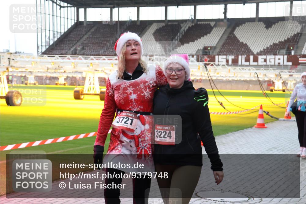 07.12.2025 - St. Pauli X-Mass-Run No. 15 Luisa Fischer http://msf.ph/oto/9379748 07.12.2025 10:36:11 Ziel 15, 3721, 15, 3224, 350, 998, 1100, 1365, 1822, 2406, 2489, 3224, 3476, 3721, 4034, 4595 meine-sportfotos.de