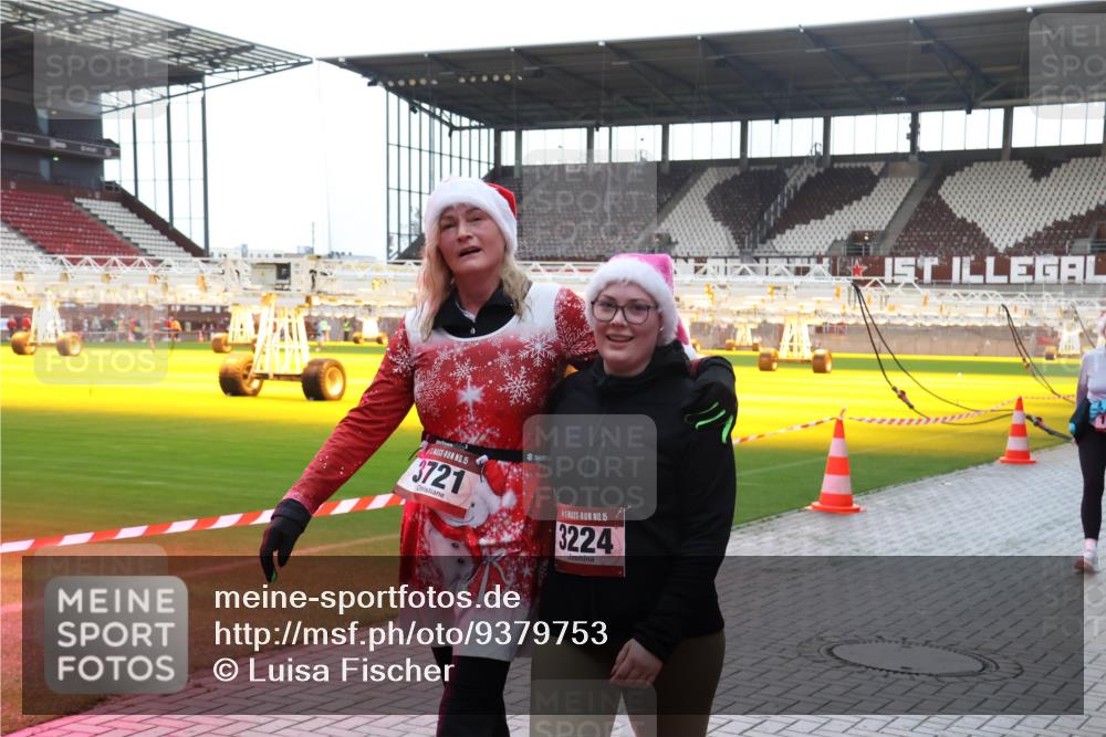 07.12.2025 - St. Pauli X-Mass-Run No. 15 Luisa Fischer http://msf.ph/oto/9379753 07.12.2025 10:36:11 Ziel 15, 3721, 15, 3224, 350, 998, 1100, 1365, 1822, 2406, 2489, 3224, 3476, 3721, 4034, 4595 meine-sportfotos.de