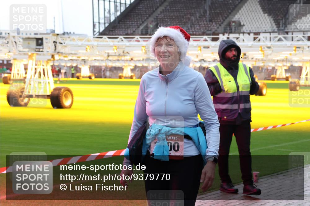 07.12.2025 - St. Pauli X-Mass-Run No. 15 Luisa Fischer http://msf.ph/oto/9379770 07.12.2025 10:36:15 Ziel 15, 00, 6709, 350, 998, 1100, 1365, 1822, 2489, 3476, 4034, 4595 meine-sportfotos.de