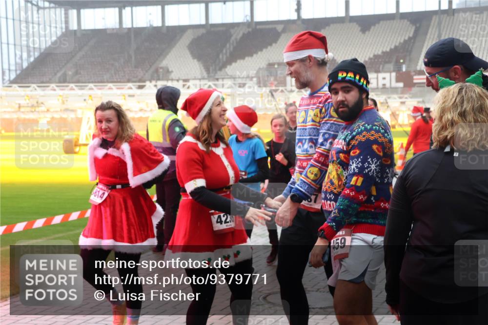 07.12.2025 - St. Pauli X-Mass-Run No. 15 Luisa Fischer http://msf.ph/oto/9379771 07.12.2025 10:07:37 Ziel 814, 4230, 459, 217, 256, 265, 272, 366, 421, 517, 657, 685, 716, 767, 792, 867, 972, 975, 1007, 1103, 1187, 1234, 1505, 1572, 1735, 1736, 2129, 2983, 3189, 3414, 3945, 4354, 4735, 4738 meine-sportfotos.de
