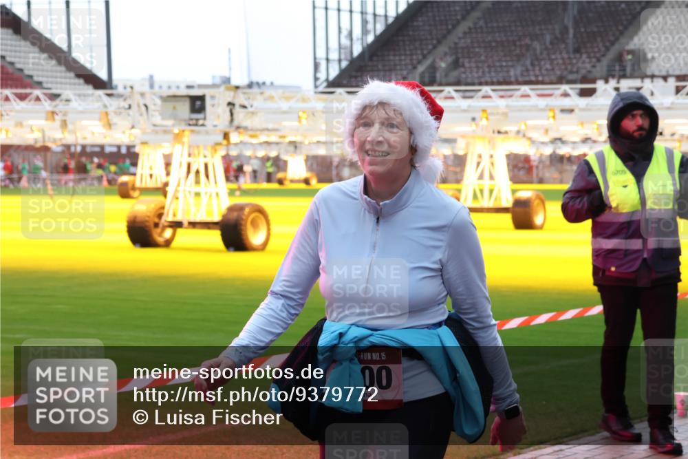 07.12.2025 - St. Pauli X-Mass-Run No. 15 Luisa Fischer http://msf.ph/oto/9379772 07.12.2025 10:36:16 Ziel 15, 00, 6709, 350, 998, 1100, 1365, 1822, 2489, 3476, 4034, 4595 meine-sportfotos.de