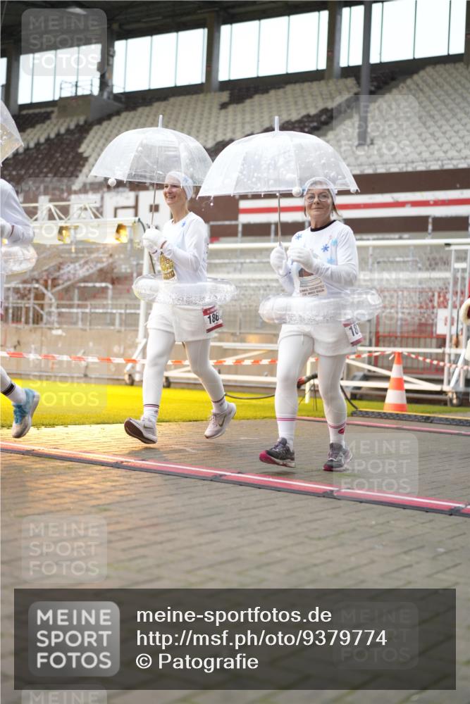 07.12.2025 - St. Pauli X-Mass-Run No. 15 Patografie http://msf.ph/oto/9379774 07.12.2025 10:14:48 Ziel 1363, 1867, 1869, 1873, 3481, 3565, 4001, 4004 meine-sportfotos.de