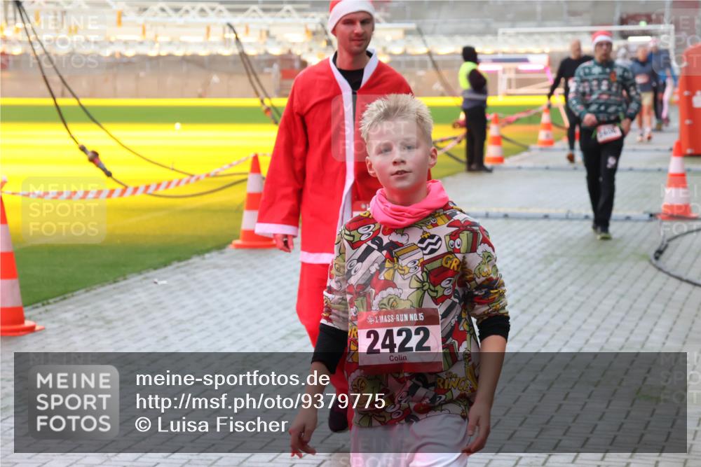 07.12.2025 - St. Pauli X-Mass-Run No. 15 Luisa Fischer http://msf.ph/oto/9379775 07.12.2025 10:36:17 Ziel 15, 2422, 350, 998, 1100, 1365, 1822, 2489, 3476, 4034 meine-sportfotos.de