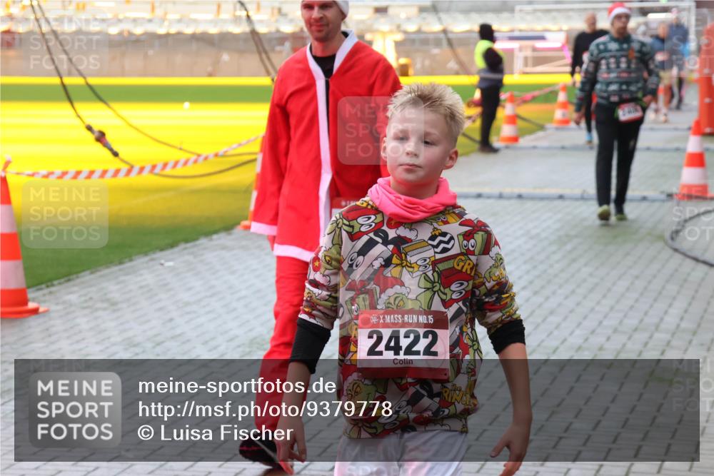 07.12.2025 - St. Pauli X-Mass-Run No. 15 Luisa Fischer http://msf.ph/oto/9379778 07.12.2025 10:36:18 Ziel 15, 2422, 2410, 350, 998, 1100, 1365, 1822, 2489, 3476, 4034 meine-sportfotos.de
