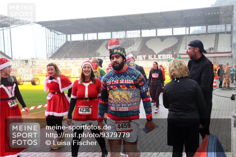 07.12.2025 - St. Pauli X-Mass-Run No. 15 Luisa Fischer http://msf.ph/oto/9379779 07.12.2025 10:07:38 Ziel 3812, 3189, 814, 15, 4236, 15, 4459, 10, 217, 256, 265, 272, 366, 421, 517, 657, 685, 716, 767, 792, 867, 972, 975, 1007, 1103, 1187, 1234, 1505, 1543, 1572, 1735, 1736, 2129, 2983, 3003, 3189, 3414, 3945, 4354, 4735, 4738 meine-sportfotos.de