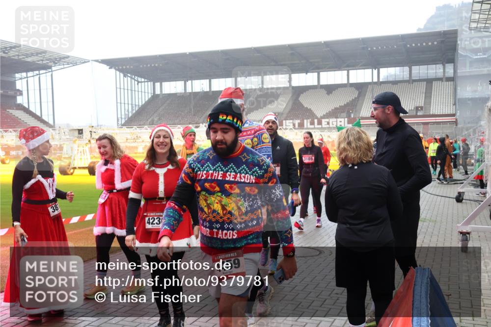 07.12.2025 - St. Pauli X-Mass-Run No. 15 Luisa Fischer http://msf.ph/oto/9379781 07.12.2025 10:07:38 Ziel 365, 381, 1, 4230, 15, 4459, 3189, 217, 256, 265, 272, 366, 421, 517, 657, 685, 716, 767, 792, 867, 972, 975, 1007, 1103, 1187, 1234, 1505, 1543, 1572, 1735, 1736, 2129, 2983, 3003, 3189, 3414, 3945, 4354, 4735, 4738 meine-sportfotos.de