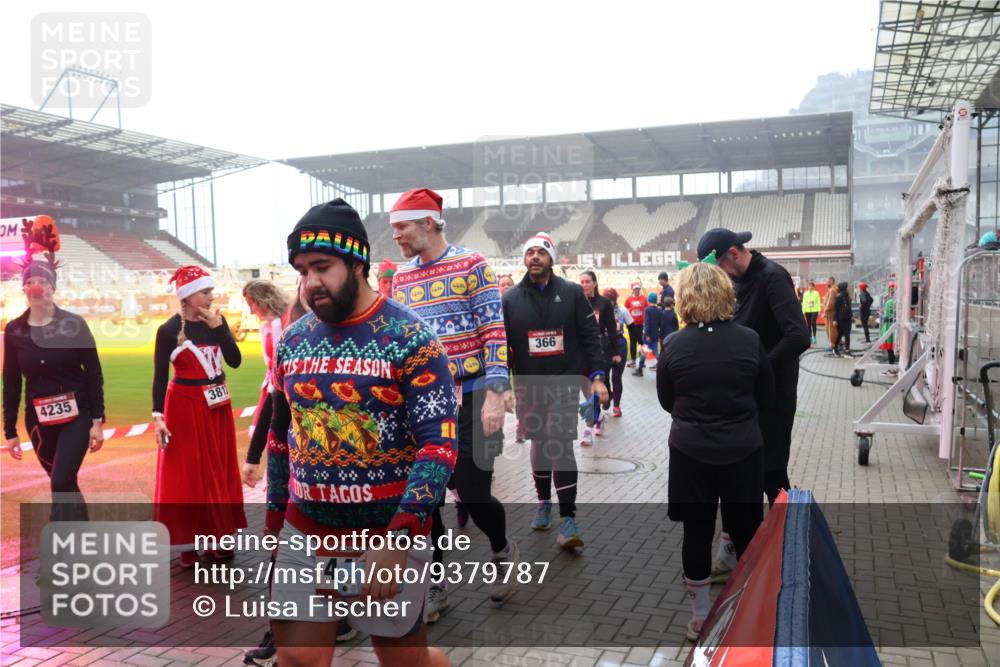 07.12.2025 - St. Pauli X-Mass-Run No. 15 Luisa Fischer http://msf.ph/oto/9379787 07.12.2025 10:07:39 Ziel 4235, 381, 366, 4, 217, 256, 265, 272, 366, 421, 517, 657, 685, 716, 767, 792, 867, 972, 975, 1007, 1103, 1187, 1234, 1505, 1543, 1572, 1735, 1736, 2129, 2983, 3003, 3189, 3414, 3945, 4354, 4735, 4738 meine-sportfotos.de