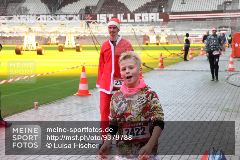 07.12.2025 - St. Pauli X-Mass-Run No. 15 Luisa Fischer http://msf.ph/oto/9379788 07.12.2025 10:36:19 Ziel 235, 15, 2422, 350, 1822, 2489, 3476, 4034 meine-sportfotos.de