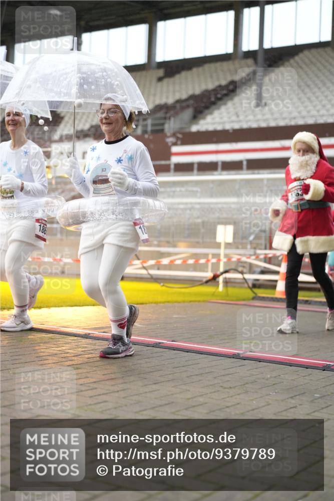 07.12.2025 - St. Pauli X-Mass-Run No. 15 Patografie http://msf.ph/oto/9379789 07.12.2025 10:14:48 Ziel 1363, 1867, 1869, 1873, 3481, 3565, 4001, 4004 meine-sportfotos.de
