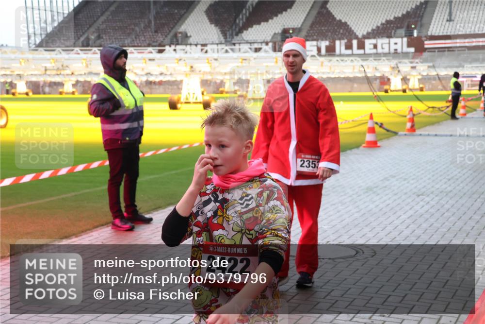 07.12.2025 - St. Pauli X-Mass-Run No. 15 Luisa Fischer http://msf.ph/oto/9379796 07.12.2025 10:36:20 Ziel 15, 2422, 235, 350, 1822, 2489, 3476, 4034 meine-sportfotos.de