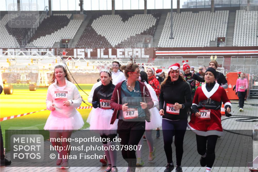 07.12.2025 - St. Pauli X-Mass-Run No. 15 Luisa Fischer http://msf.ph/oto/9379807 07.12.2025 11:11:53 Ziel 1568, 170, 15, 787, 788, 777, 2258, 48, 171, 182, 190, 411, 660, 679, 689, 690, 697, 698, 777, 787, 788, 812, 815, 817, 832, 841, 909, 1145, 1146, 1147, 1309, 1321, 1518, 1519, 1557, 1565, 1568, 1589, 1619, 1707, 1711, 1714, 1767, 1770, 2258, 2742, 4801, 4805, 4806, 4810, 4813, 5005, 5006 meine-sportfotos.de