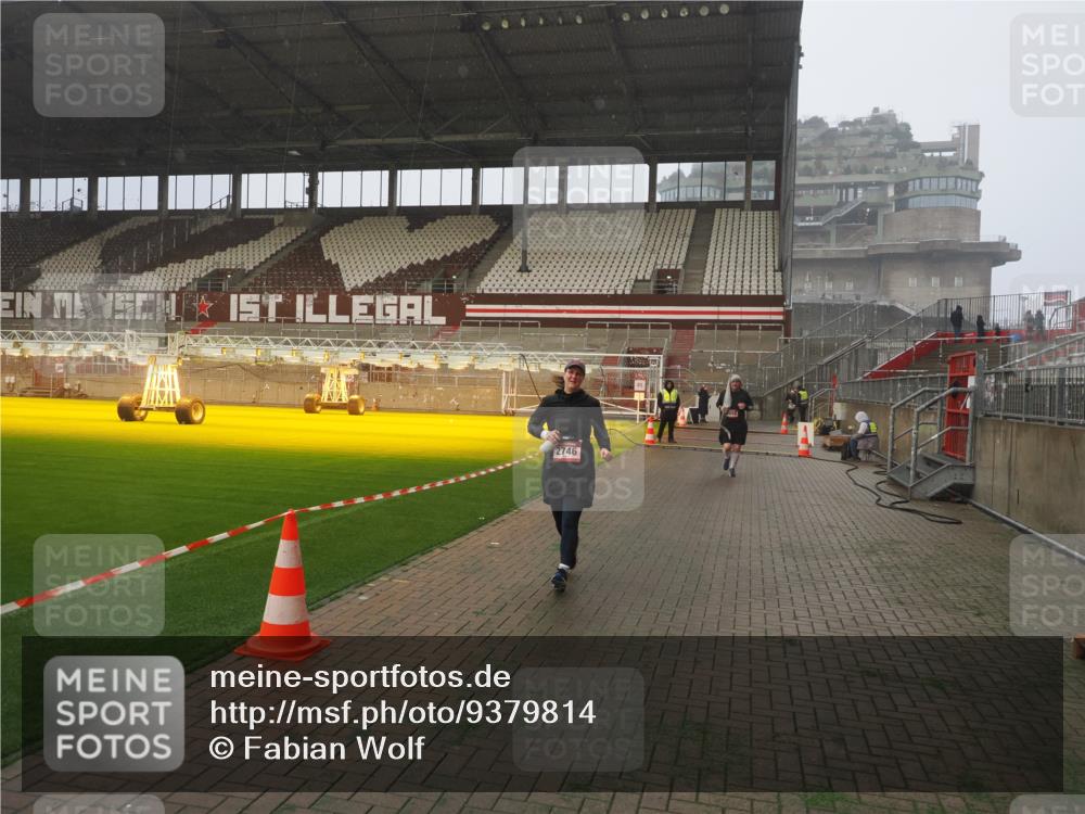 07.12.2025 - St. Pauli X-Mass-Run No. 15 Fabian Wolf http://msf.ph/oto/9379814 07.12.2025 10:08:23 Ziel 2650, 2691, 2746 meine-sportfotos.de