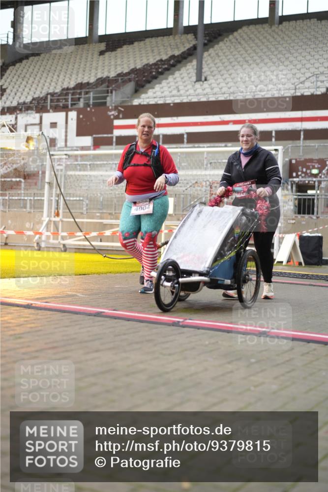 07.12.2025 - St. Pauli X-Mass-Run No. 15 Patografie http://msf.ph/oto/9379815 07.12.2025 10:14:51 Ziel 762, 1363, 1867, 1869, 1873, 2883, 2891, 3481, 4001, 4004 meine-sportfotos.de