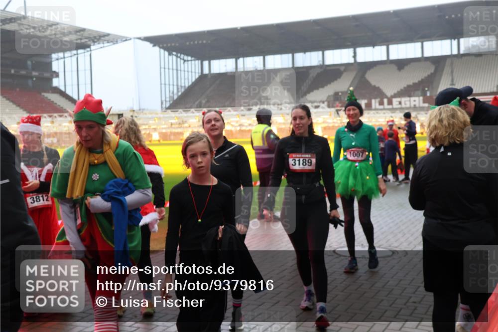 07.12.2025 - St. Pauli X-Mass-Run No. 15 Luisa Fischer http://msf.ph/oto/9379816 07.12.2025 10:07:42 Ziel 3189, 3812, 1007, 217, 256, 265, 272, 366, 421, 517, 657, 685, 716, 767, 792, 867, 972, 975, 1007, 1103, 1187, 1234, 1505, 1543, 1572, 1735, 1736, 2983, 3003, 3189, 3414, 3945, 4354 meine-sportfotos.de