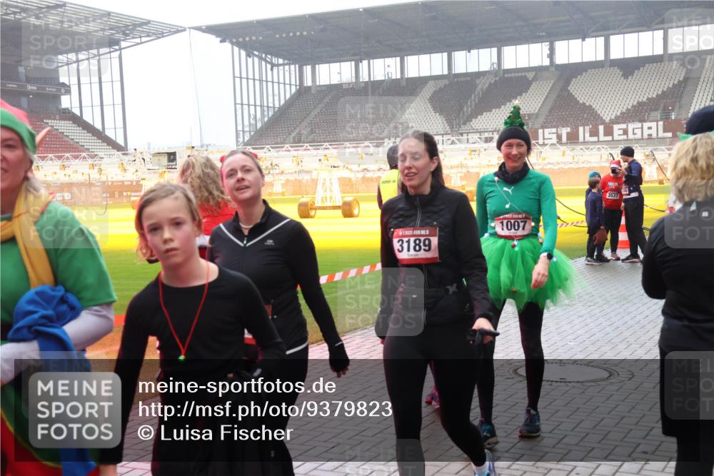 07.12.2025 - St. Pauli X-Mass-Run No. 15 Luisa Fischer http://msf.ph/oto/9379823 07.12.2025 10:07:42 Ziel 3189, 1007, 3537, 217, 256, 265, 272, 366, 421, 517, 657, 685, 716, 767, 792, 867, 972, 975, 1007, 1103, 1187, 1234, 1505, 1543, 1572, 1735, 1736, 2983, 3003, 3189, 3414, 3945, 4354 meine-sportfotos.de