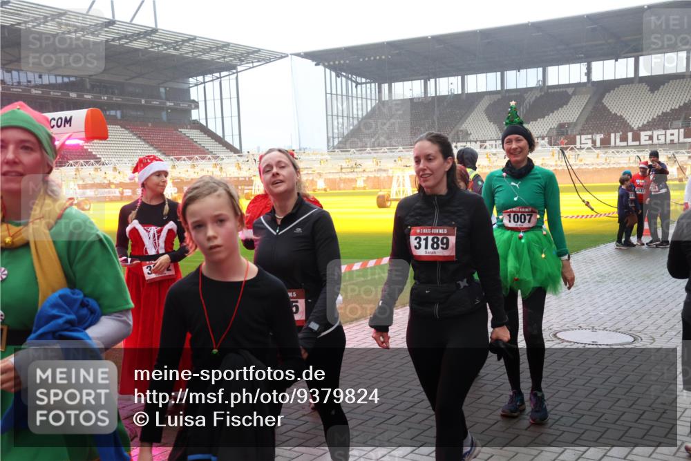 07.12.2025 - St. Pauli X-Mass-Run No. 15 Luisa Fischer http://msf.ph/oto/9379824 07.12.2025 10:07:43 Ziel 10, 15, 5, 15, 3189, 1007, 3537, 34, 217, 256, 265, 272, 366, 421, 517, 657, 685, 716, 767, 792, 867, 972, 975, 1103, 1187, 1234, 1505, 1543, 1572, 1735, 1736, 2983, 3003, 3189, 3414, 3945, 4354 meine-sportfotos.de