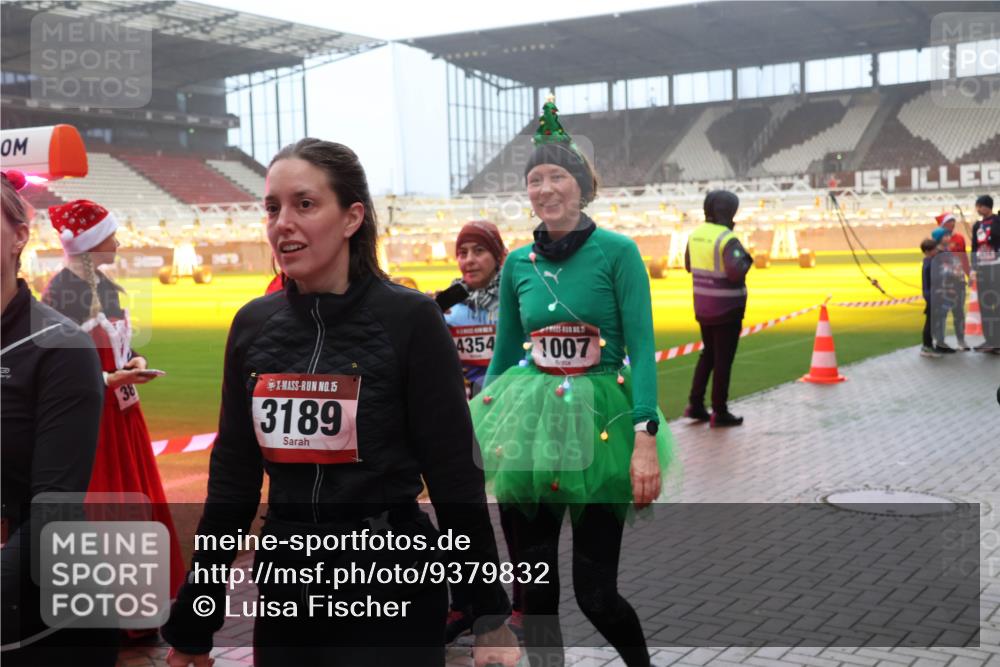 07.12.2025 - St. Pauli X-Mass-Run No. 15 Luisa Fischer http://msf.ph/oto/9379832 07.12.2025 10:07:44 Ziel 15, 3189, 4354, 1007, 217, 256, 265, 272, 366, 421, 517, 657, 685, 716, 767, 792, 867, 972, 975, 1103, 1187, 1234, 1447, 1449, 1505, 1543, 1572, 1735, 1736, 2983, 3003, 3189, 3414, 3945, 4354 meine-sportfotos.de