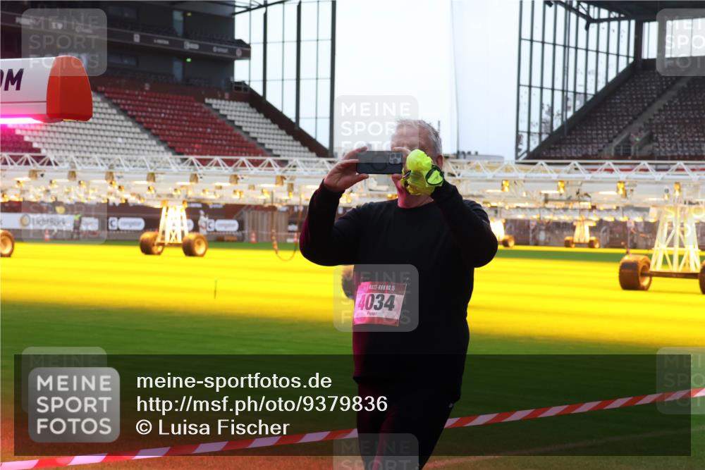 07.12.2025 - St. Pauli X-Mass-Run No. 15 Luisa Fischer http://msf.ph/oto/9379836 07.12.2025 10:36:38 Ziel 15, 4034, 350, 2489, 2948, 3089, 3476, 4034, 4200, 4591, 4599 meine-sportfotos.de