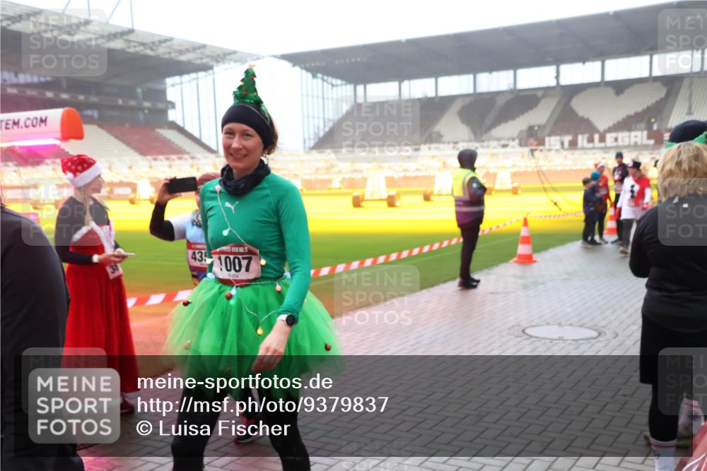 07.12.2025 - St. Pauli X-Mass-Run No. 15 Luisa Fischer http://msf.ph/oto/9379837 07.12.2025 10:07:44 Ziel 435, 1007, 217, 256, 265, 272, 366, 421, 517, 657, 685, 716, 767, 792, 867, 972, 975, 1103, 1187, 1234, 1447, 1449, 1505, 1543, 1572, 1735, 1736, 2983, 3003, 3189, 3414, 3945, 4354 meine-sportfotos.de