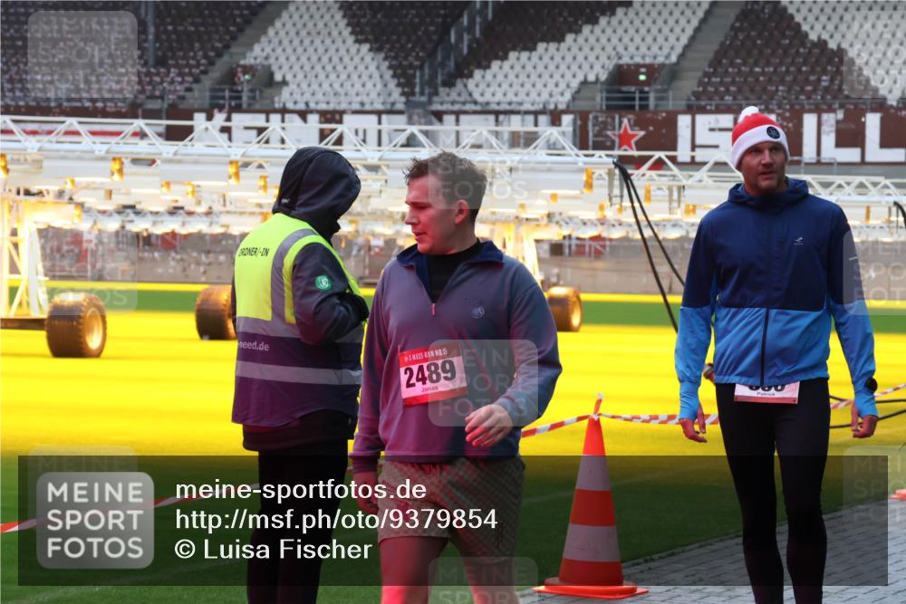 07.12.2025 - St. Pauli X-Mass-Run No. 15 Luisa Fischer http://msf.ph/oto/9379854 07.12.2025 10:36:46 Ziel 15, 2489, 350, 2948, 3089, 3382, 3476, 4200, 4591, 4597, 4599 meine-sportfotos.de