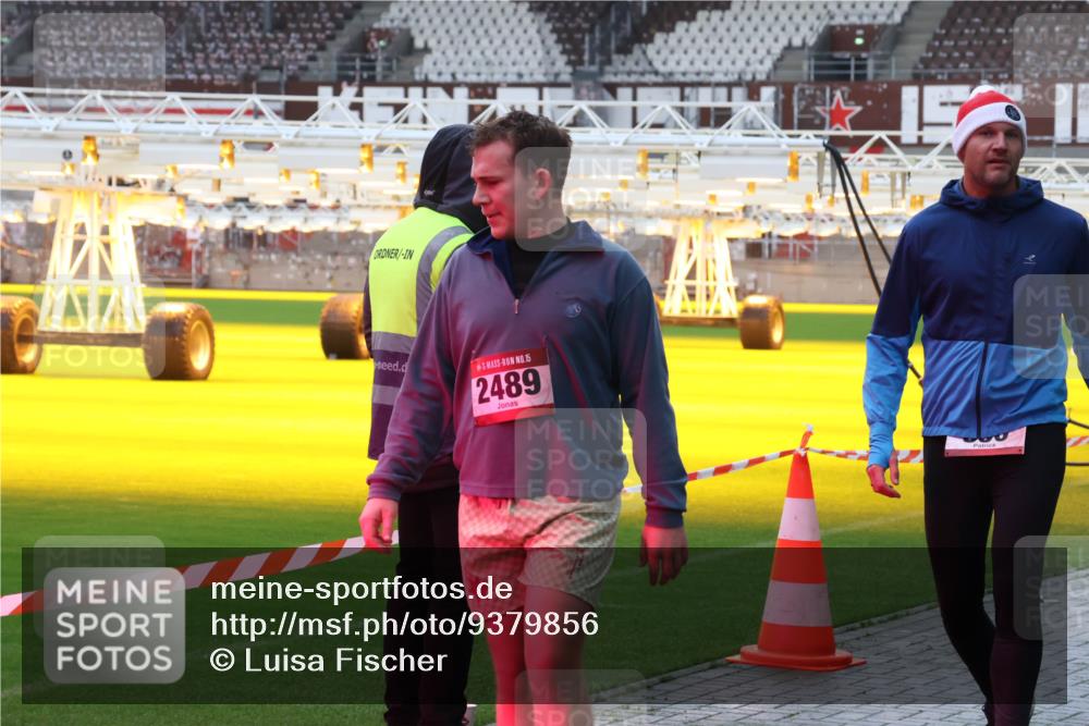 07.12.2025 - St. Pauli X-Mass-Run No. 15 Luisa Fischer http://msf.ph/oto/9379856 07.12.2025 10:36:46 Ziel 15, 2489, 350, 2948, 3089, 3382, 3476, 4200, 4591, 4597, 4599 meine-sportfotos.de