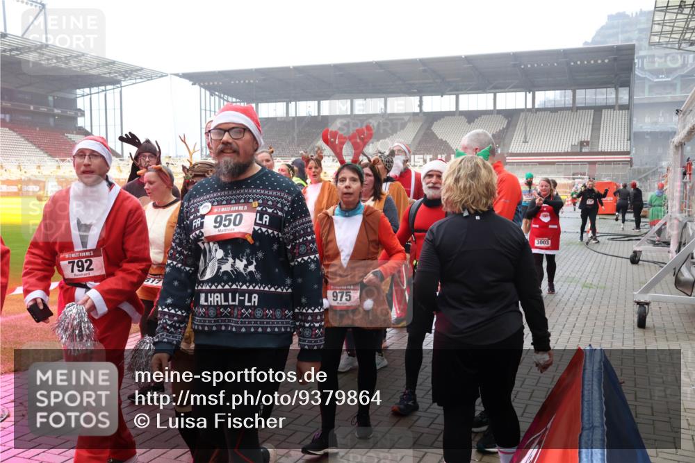 07.12.2025 - St. Pauli X-Mass-Run No. 15 Luisa Fischer http://msf.ph/oto/9379864 07.12.2025 10:08:07 Ziel 15, 950, 15, 792, 517, 5, 975, 3003, 256, 265, 272, 517, 657, 685, 716, 767, 1187, 1234, 1447, 1449, 1543, 1905, 2983, 3003, 4231, 4624, 4626 meine-sportfotos.de