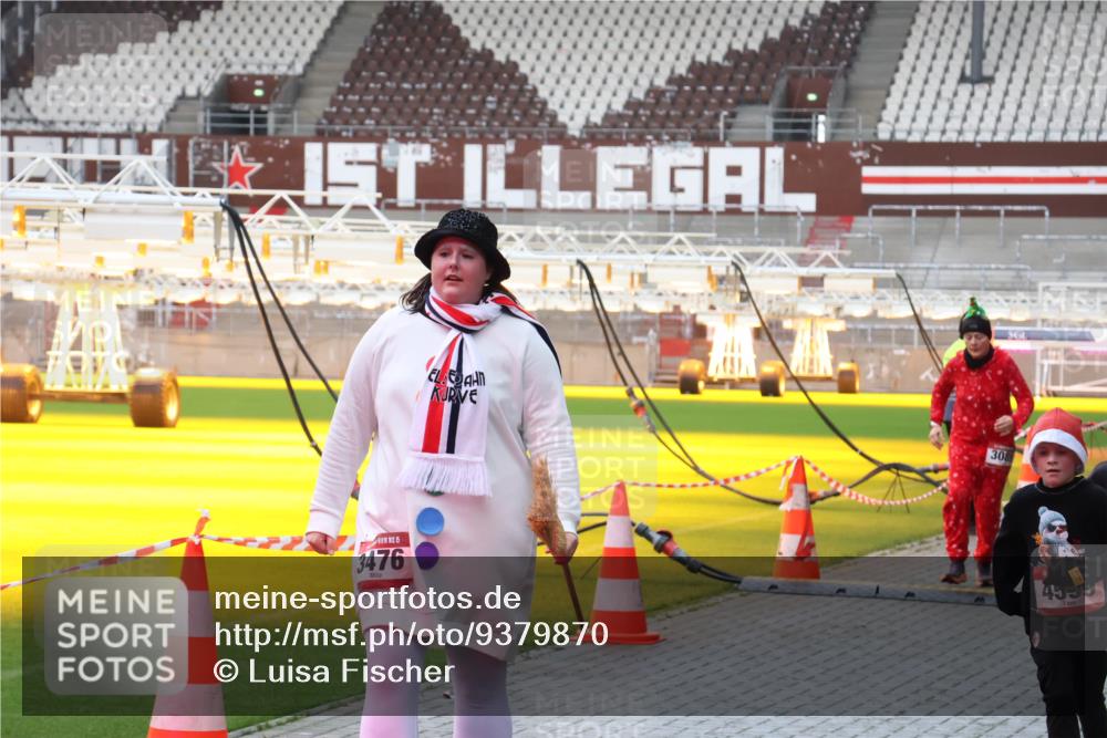07.12.2025 - St. Pauli X-Mass-Run No. 15 Luisa Fischer http://msf.ph/oto/9379870 07.12.2025 10:36:49 Ziel 5, 3476, 308, 350, 511, 717, 833, 2948, 3089, 3382, 3476, 4200, 4591, 4597, 4599 meine-sportfotos.de