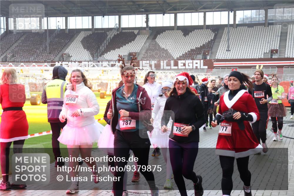 07.12.2025 - St. Pauli X-Mass-Run No. 15 Luisa Fischer http://msf.ph/oto/9379875 07.12.2025 11:11:54 Ziel 1568, 787, 78, 177, 4801, 1146, 171, 182, 190, 411, 679, 689, 690, 697, 698, 777, 787, 788, 812, 815, 817, 832, 841, 909, 1145, 1146, 1147, 1186, 1309, 1321, 1518, 1519, 1557, 1565, 1568, 1589, 1619, 1707, 1711, 1714, 1767, 1770, 2258, 2742, 4801, 4805, 4806, 4810, 4813, 5005, 5006 meine-sportfotos.de
