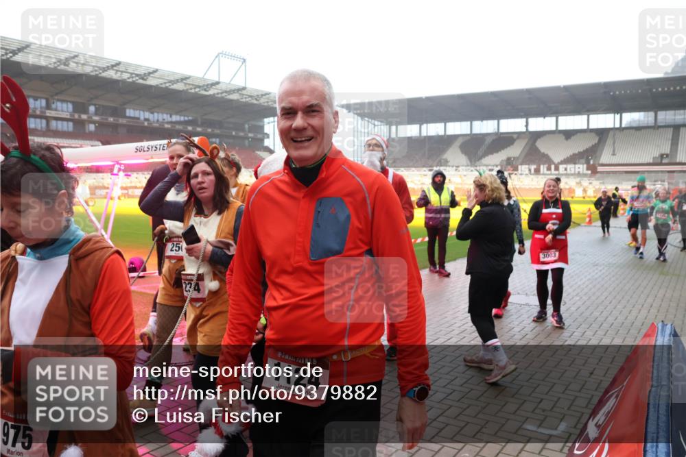 07.12.2025 - St. Pauli X-Mass-Run No. 15 Luisa Fischer http://msf.ph/oto/9379882 07.12.2025 10:08:11 Ziel 15, 975, 25, 234, 15, 1124, 3003, 256, 265, 272, 517, 657, 685, 716, 767, 1187, 1234, 1447, 1449, 1543, 1905, 3003, 3627, 3628, 4231, 4623, 4624, 4626, 4734, 4737, 4740 meine-sportfotos.de