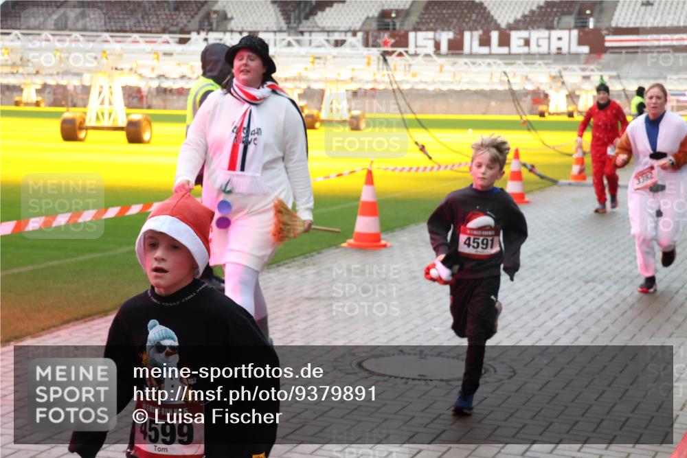 07.12.2025 - St. Pauli X-Mass-Run No. 15 Luisa Fischer http://msf.ph/oto/9379891 07.12.2025 10:36:52 Ziel 15, 4599, 4591, 3382, 511, 521, 665, 717, 833, 2948, 3089, 3382, 4200, 4591, 4597, 4599 meine-sportfotos.de