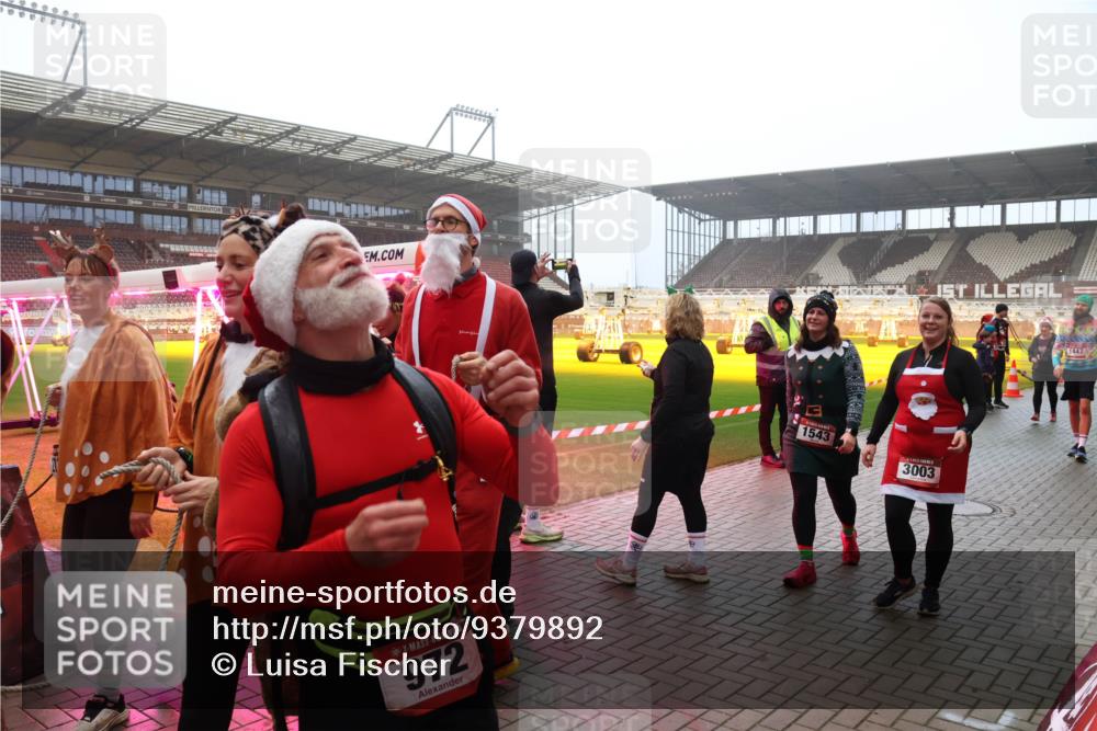 07.12.2025 - St. Pauli X-Mass-Run No. 15 Luisa Fischer http://msf.ph/oto/9379892 07.12.2025 10:08:12 Ziel 972, 1543, 3003, 1447, 256, 265, 272, 517, 657, 685, 716, 767, 1187, 1234, 1447, 1449, 1543, 1905, 3003, 3627, 3628, 4231, 4623, 4624, 4626, 4734, 4737, 4740 meine-sportfotos.de