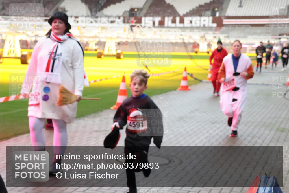 07.12.2025 - St. Pauli X-Mass-Run No. 15 Luisa Fischer http://msf.ph/oto/9379893 07.12.2025 10:36:52 Ziel 476, 4591, 511, 521, 665, 717, 833, 2948, 3089, 3382, 4200, 4591, 4597, 4599 meine-sportfotos.de
