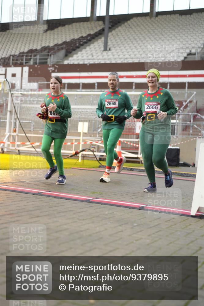 07.12.2025 - St. Pauli X-Mass-Run No. 15 Patografie http://msf.ph/oto/9379895 07.12.2025 10:15:04 Ziel 308, 438, 762, 2666, 2667, 2668, 2883, 2891, 3741, 4001, 4004 meine-sportfotos.de