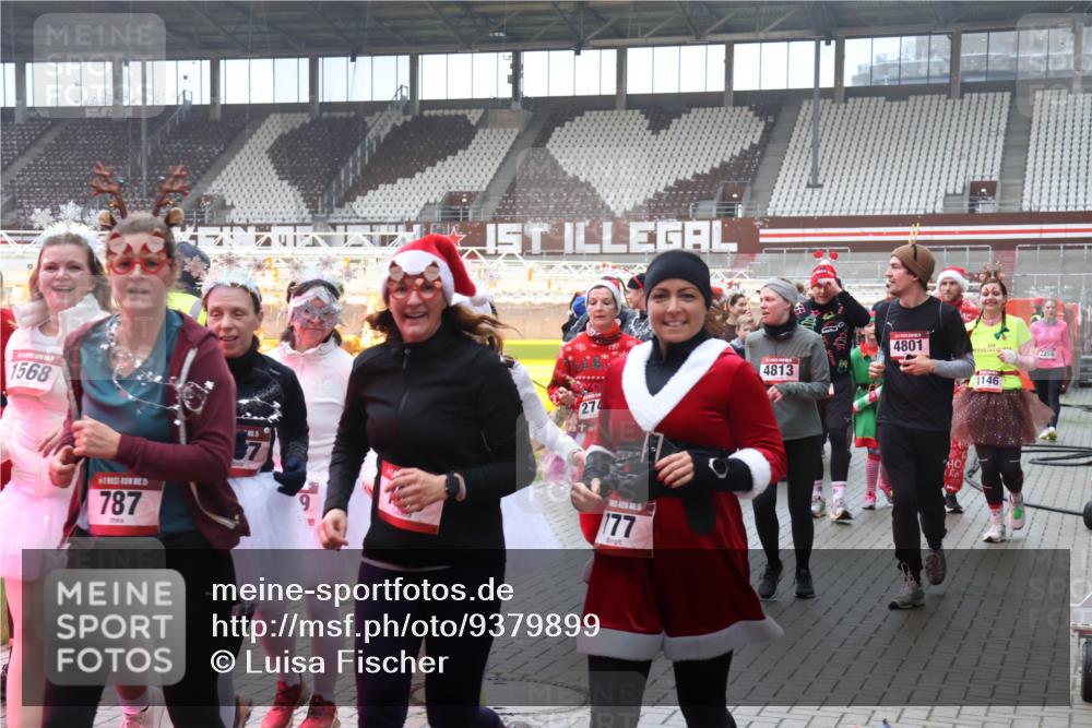 07.12.2025 - St. Pauli X-Mass-Run No. 15 Luisa Fischer http://msf.ph/oto/9379899 07.12.2025 11:11:55 Ziel 1568, 787, 5, 7, 27, 4813, 4801, 177, 1146, 2258, 171, 182, 190, 411, 679, 689, 690, 697, 698, 777, 787, 788, 812, 815, 817, 832, 841, 909, 1145, 1146, 1147, 1186, 1309, 1321, 1518, 1519, 1557, 1565, 1568, 1589, 1619, 1707, 1711, 1714, 1767, 1770, 2258, 2742, 4801, 4805, 4806, 4810, 4813, 5005, 5006 meine-sportfotos.de